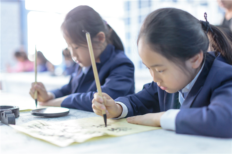 力邁中美國際學(xué)校書法課
