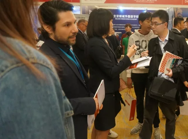 私立國際學(xué)校和公立學(xué)校國際班課程設(shè)置上有什么區(qū)別？