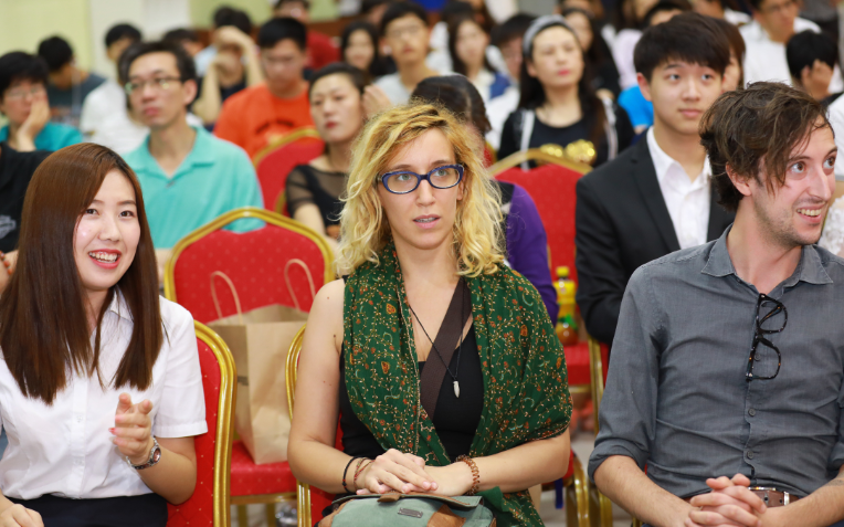 美國頂尖名校教師的主要精力投入到本科生教學