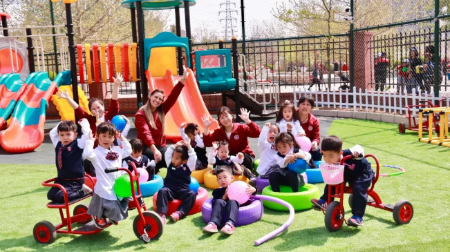 力邁中美國(guó)際幼兒園