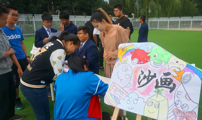 力邁中美國際學校高中校區(qū)·社團納新活動