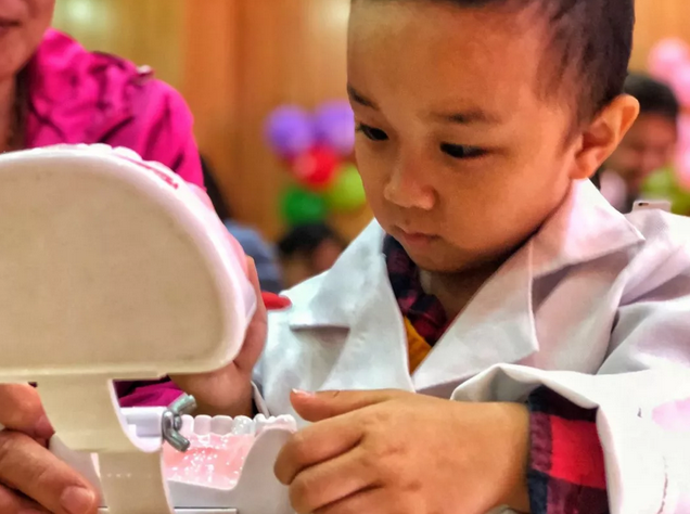 力邁中美國際學(xué)校九華幼兒園動(dòng)態(tài) “小小牙醫(yī)體驗(yàn)活動(dòng)”