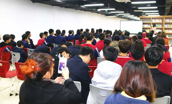 力邁中美國際高中：體驗(yàn)多元文化，培養(yǎng)國際化視野 