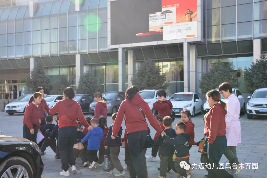 力邁幼兒園‖“走進(jìn)科技館 開啟科學(xué)夢(mèng)”參觀科技館活動(dòng)(圖9)