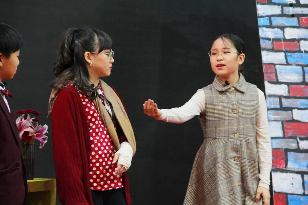 力邁中美國際學(xué)校卡文特戲劇之“Little Shop Horrors”(圖14)