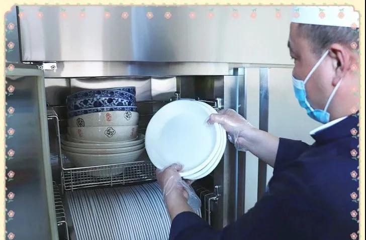 不凡四月人依舊，北歸大雁似曾識(shí)。| 力邁校園墨香滿(mǎn)，春暖花開(kāi)待君歸。(圖28)