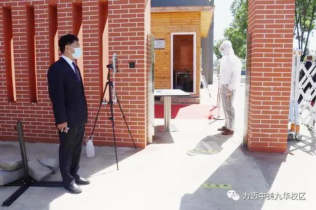 青陽(yáng)始至，桃李月及|伴萬(wàn)丈春暉，迎莘莘學(xué)子。(圖4)