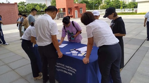 100余人參加面試 現(xiàn)場報名火熱!(圖4)