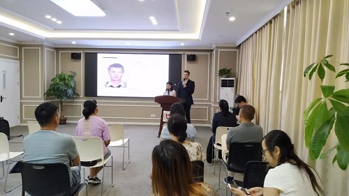 100余人參加面試 現(xiàn)場報名火熱!(圖12)