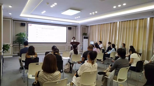 100余人參加面試 現(xiàn)場報名火熱!(圖11)