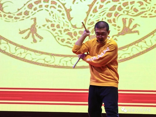 南昌力邁（國際）學(xué)校迎新春藝術(shù)匯演暨首屆美術(shù)作品慈善拍賣會(圖22)