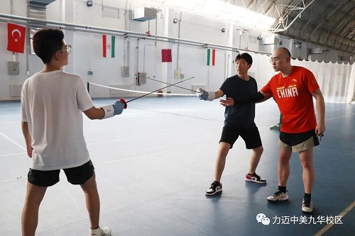 劍如閃電 一往無前 | 力邁中美國際學(xué)校高中校區(qū)重磅推出擊劍課(圖19)