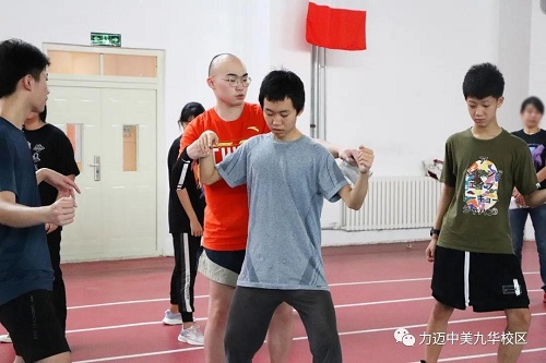 劍如閃電 一往無前 | 力邁中美國際學(xué)校高中校區(qū)重磅推出擊劍課(圖23)