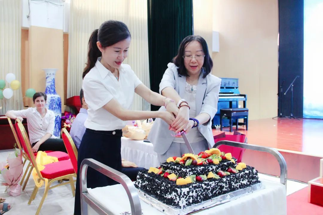 力邁國際學校畢業(yè)典禮