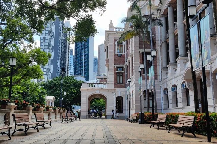 力邁學(xué)子 沖擊港前三，揭秘香港名校錄取分?jǐn)?shù)線漲落趨勢(shì)起伏(圖9)